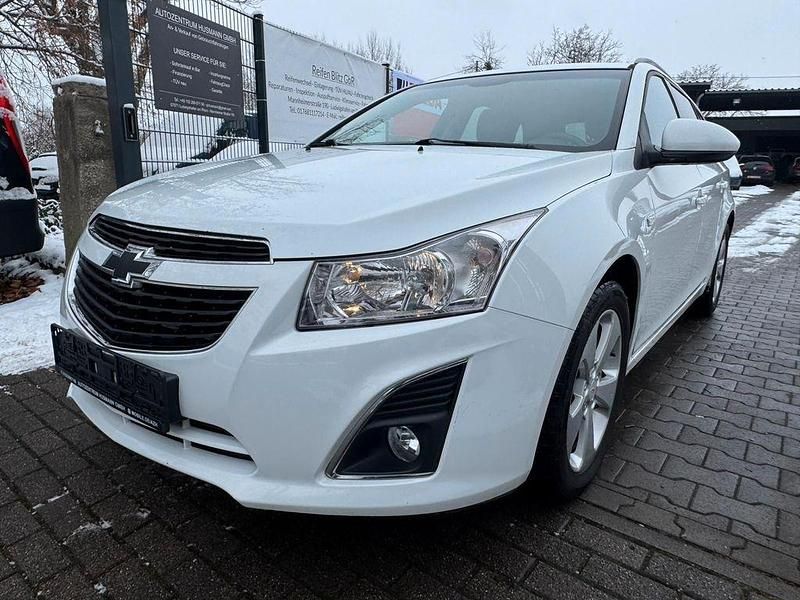 Weiß Gebraucht 2013 Chevrolet Cruze Kombi | 5.400 € (Fairer Preis) - Bild 1/4