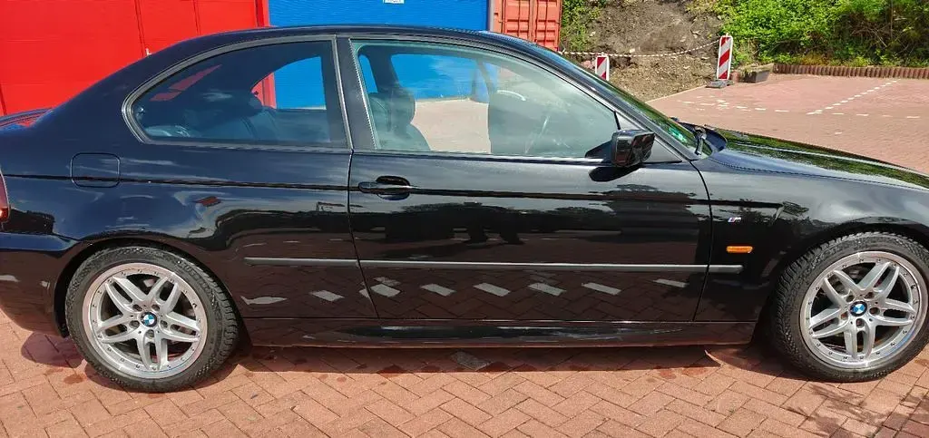 Occasion BMW 325 Basis 192 ch (141 kW) 2002 Noir Berline