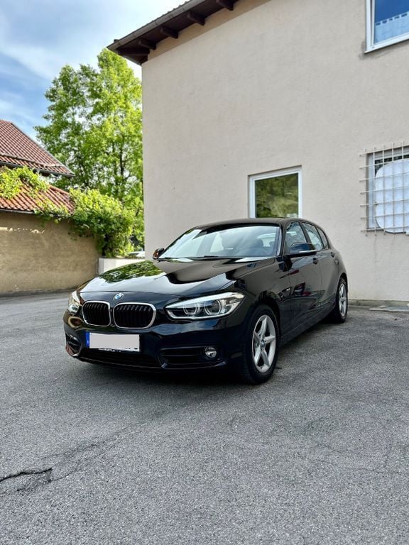 Schwarz Gebraucht 2016 BMW 118 Sport Line Kleinwagen | 13.500 € (Fairer Preis) - Bild 1/4