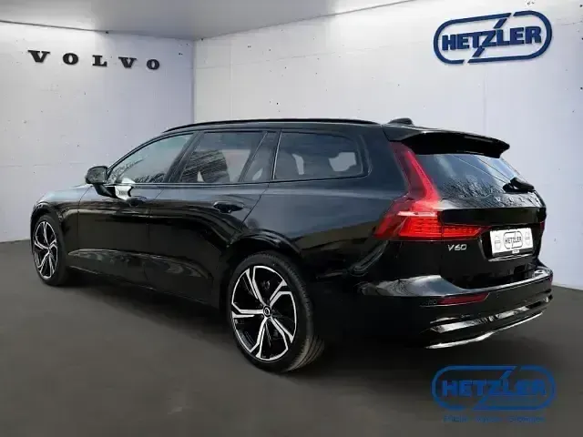 Używany Volvo V60 Plus 197 KM (144 kW) 2025 Czarny Kombi