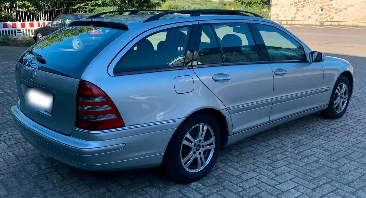 Gebraucht Mercedes C220 Elegance 143 PS (105 kW) 2003 Silber Kombi