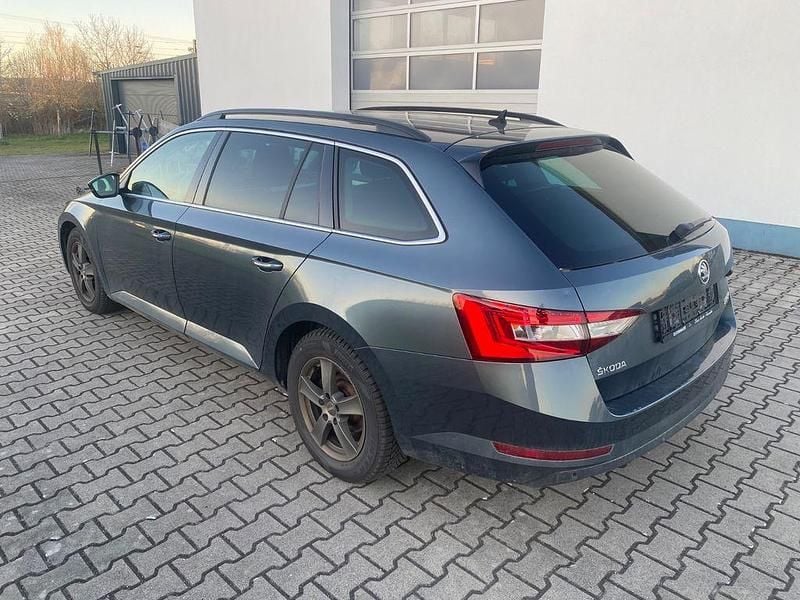 Gebraucht Skoda Superb Ambition 150 PS (110 kW) 2017 Grau Kombi