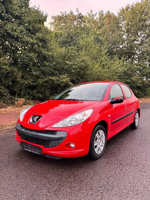 Rot Gebraucht 2009 Peugeot 206 Limousine | 3.290 € (Etwas zu teuer) - Bild 1/4