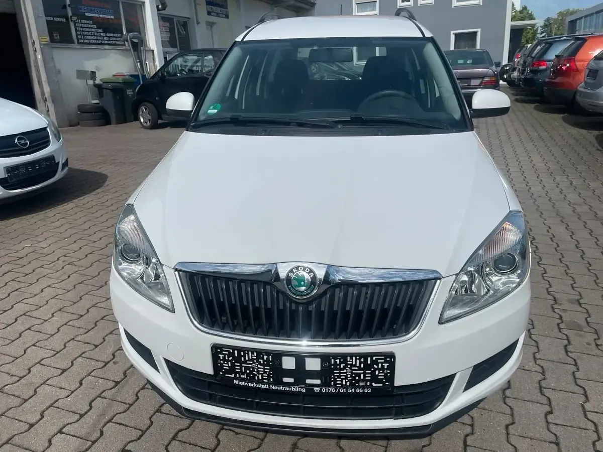 Gebraucht Skoda Roomster 85 PS (62 kW) 2012 Weiß Van / Kleinbus