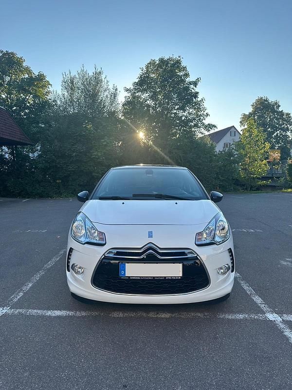 Weiß Gebraucht 2011 Citroën DS3 Limousine | 4.650 € (Fairer Preis) - Bild 1/4