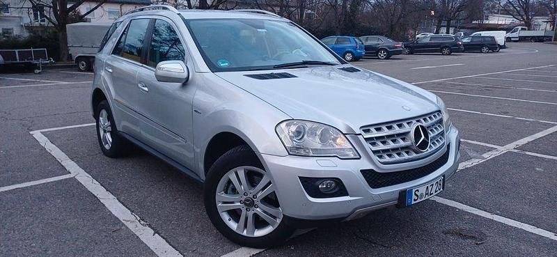 Gebraucht Mercedes ML350 211 PS (155 kW) 2009 Silber SUV