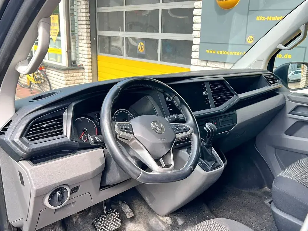 Gebraucht VW Transporter 150 PS (110 kW) 2022 Grau Van