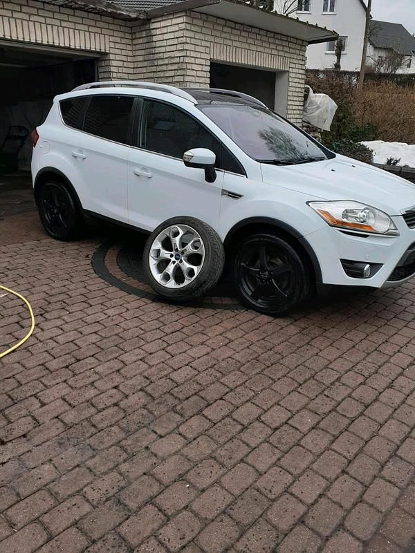 Gebraucht Ford Kuga 163 PS (119 kW) 2011 Weiß SUV