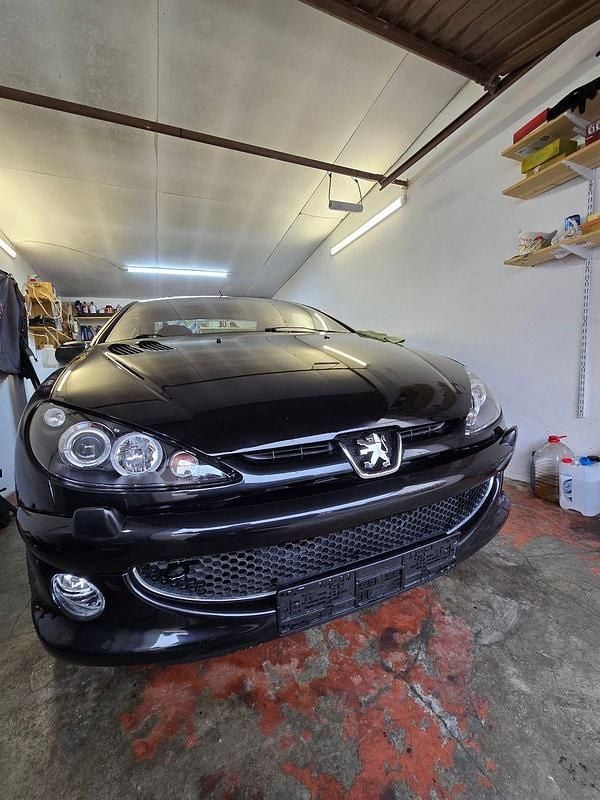 Gebraucht Peugeot 206 CC 109 PS (80 kW) 2003 Schwarz Cabrio