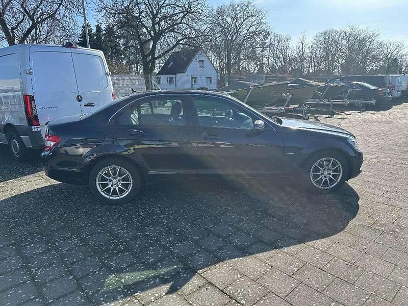 Gebraucht Mercedes C220 170 PS (125 kW) 2010 Tansanitblau  metalliclack Limousine