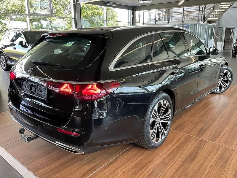 Używany Mercedes E220 Advanced 197 KM (144 kW) 2024 Czarny Kombi