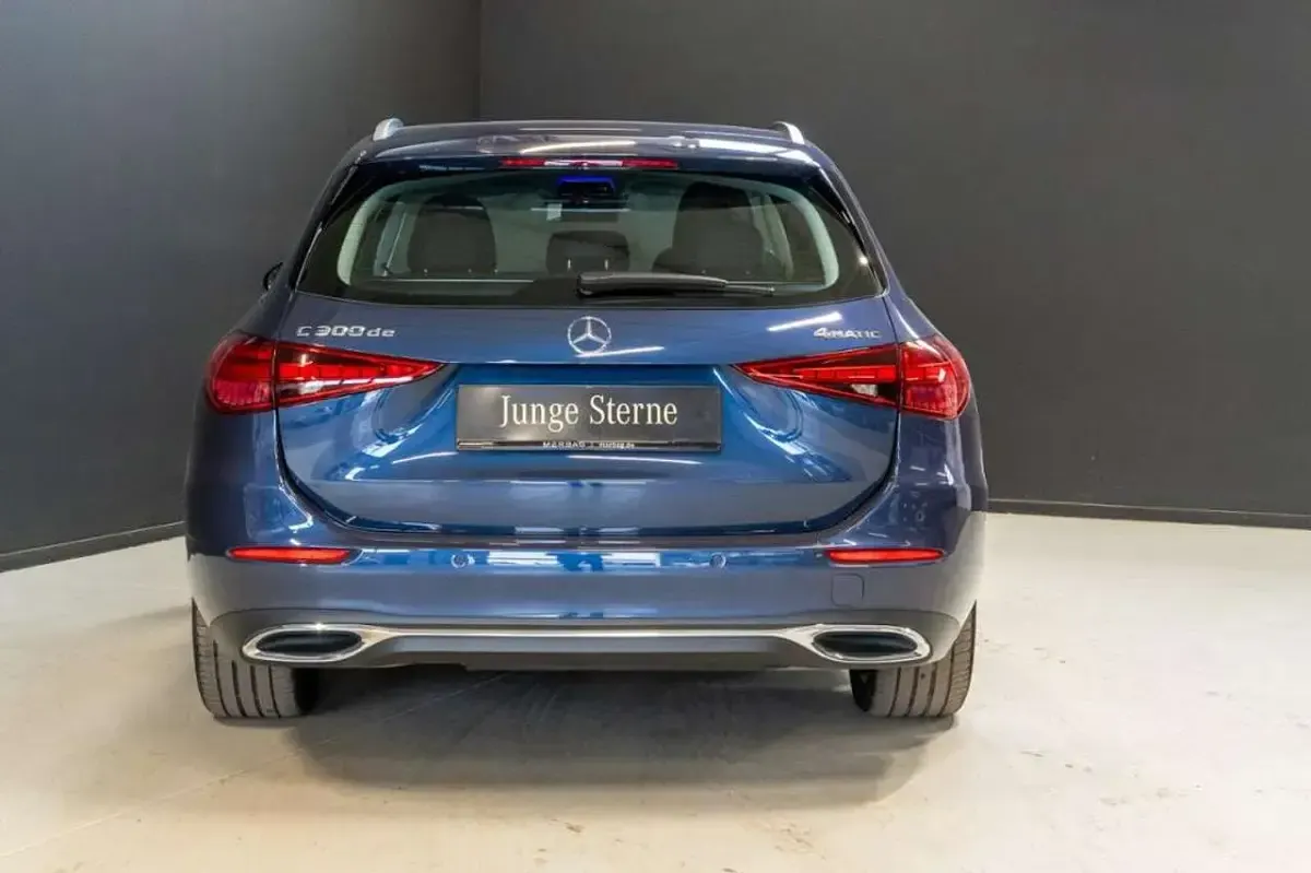 Gebraucht Mercedes C300 Avantgarde 197 PS (144 kW) 2024 Blau Kombi