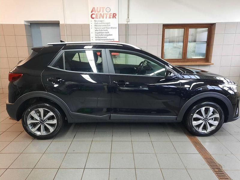 Neu Kia Stonic 79 PS (58 kW) 2025 Schwarz SUV