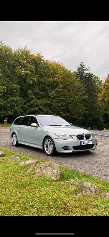 Grau Gebraucht 2009 BMW 535 Kombi | 17.000 € - Bild 1/4