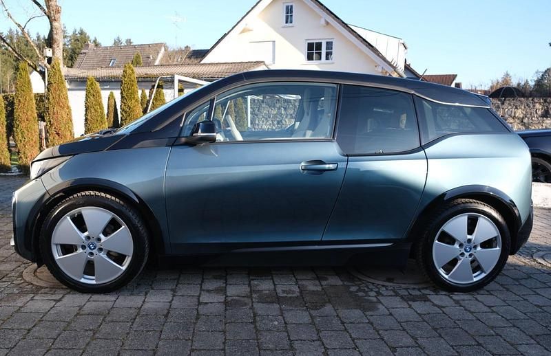 Blau Gebraucht 2021 BMW i3 Comfort Edition Kleinwagen | 21.300 € (Fairer Preis) - Bild 1/4