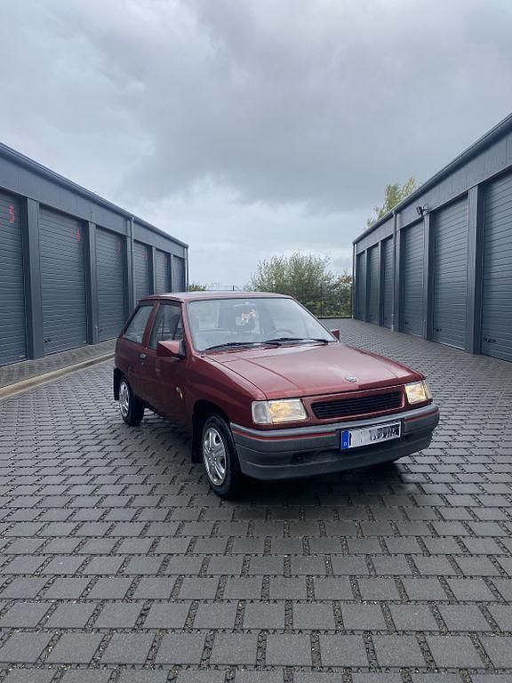 Rot Gebraucht 1993 Opel Corsa Eco Limousine | 3.500 € - Bild 1/4