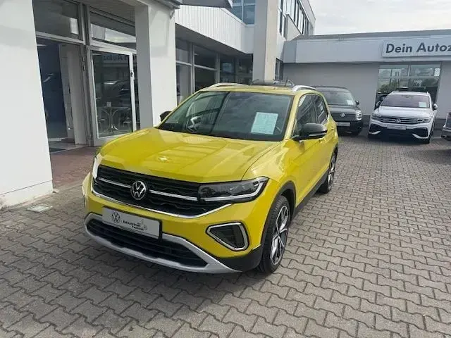 Gebraucht VW T-Cross Style 116 PS (85 kW) 2024 Grape yellow SUV