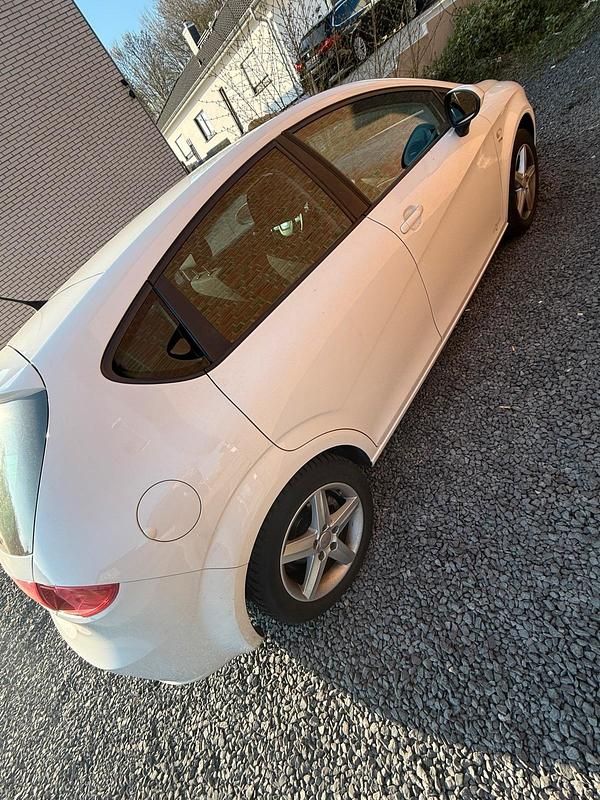 Gebraucht Seat Leon 77 PS (56 kW) 2012 Weiß Kleinwagen