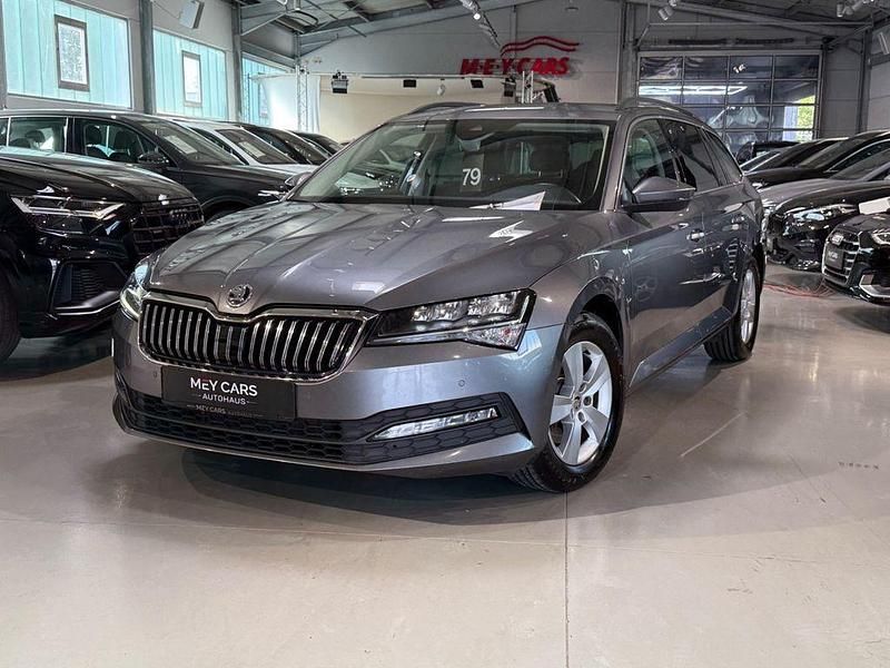 Grau Gebraucht 2022 Skoda Superb Ambition Kombi | 20.480 € (Fairer Preis) - Bild 1/4