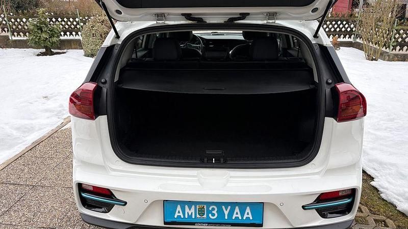 Gebraucht Kia e-Niro 150 kW (204 PS) 2022 Weiß SUV