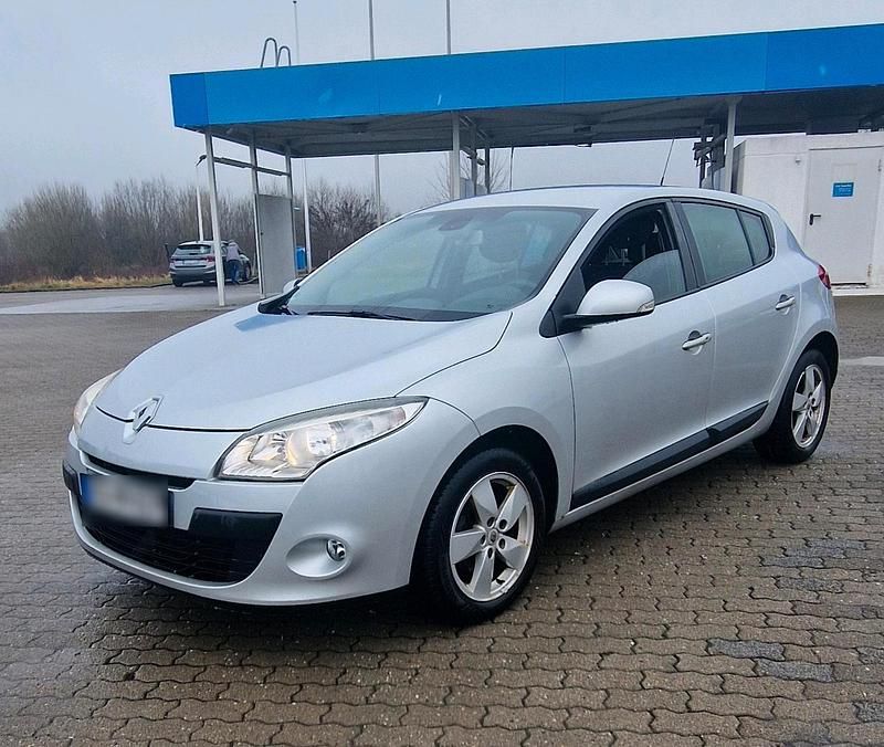 Gebraucht Renault Mégane 110 PS (80 kW) 2011 Silber Limousine