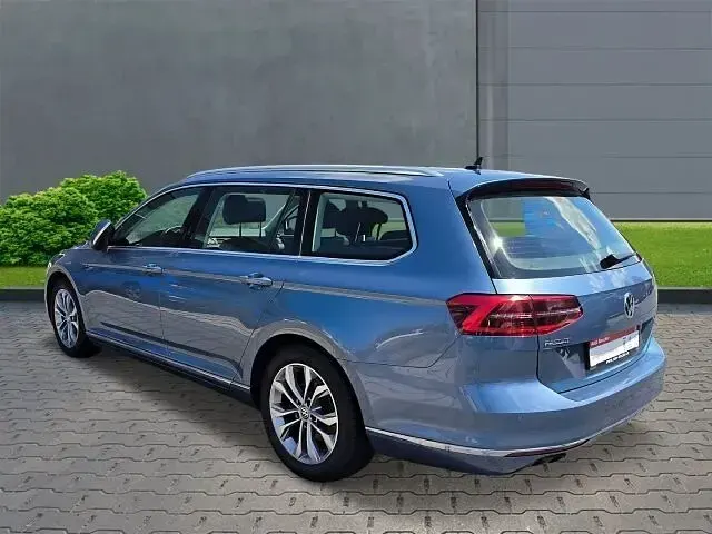 Gebraucht VW Passat Highline 179 PS (131 kW) 2017 Blau Kombi