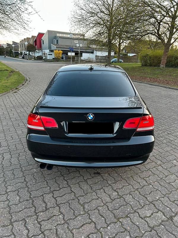 Gebraucht BMW 325 218 PS (160 kW) 2008 Schwarz Coupé