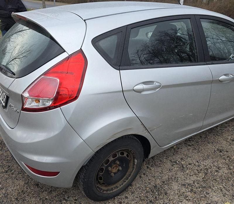 Gebraucht Ford Fiesta SYNC Edition 82 PS (60 kW) 2013 Silber Kleinwagen