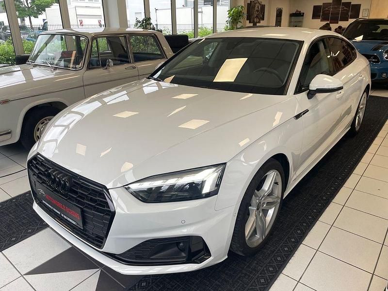 Weiß Gebraucht 2022 Audi A5 Sportback Advanced Kleinwagen | 26.990 € (Fairer Preis) - Bild 1/4