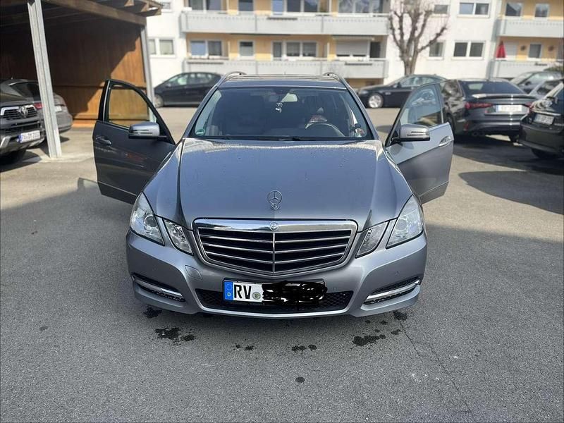 Gebraucht Mercedes E220 170 PS (125 kW) 2012 Grau Kombi