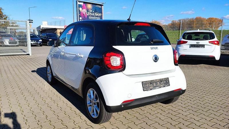 Gebraucht Smart ForFour 90 PS (66 kW) 2018 Schwarz Kleinwagen
