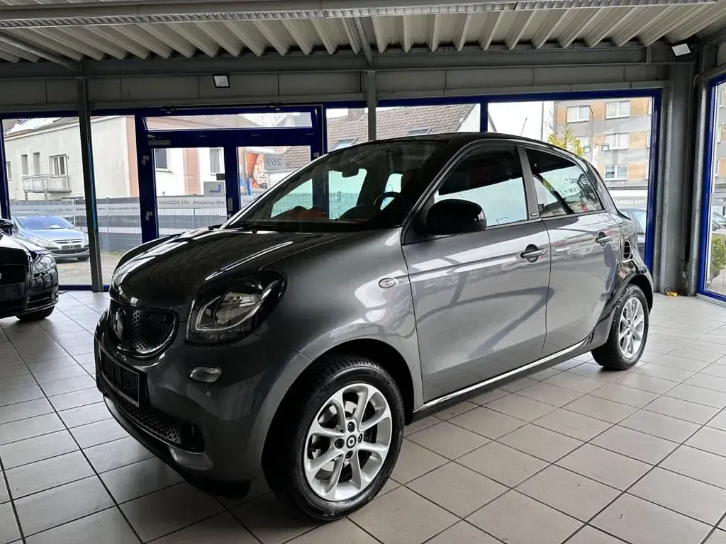 Second-hand Smart ForFour Passion 71 CP (52 kW) 2016 Negru Hatchback