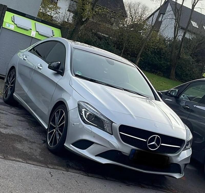 Silber Gebraucht 2013 Mercedes CLA200 Coupé | 9.999 € (Superpreis) - Bild 1/4
