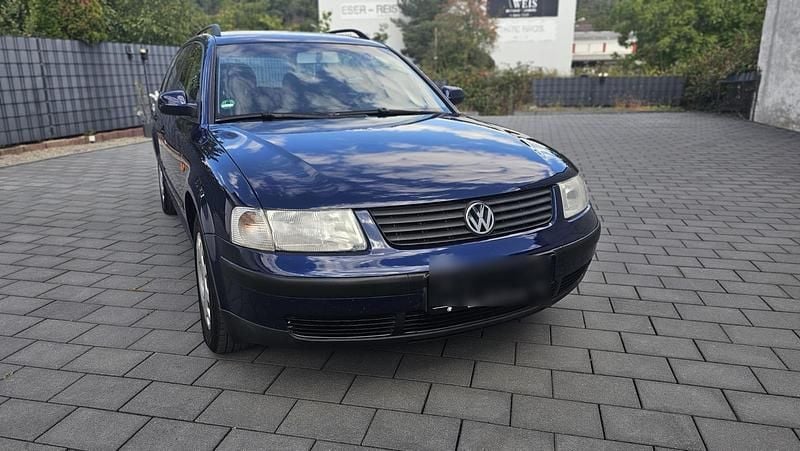 Blau Gebraucht 2000 VW Passat Kombi | 1.490 € (Fairer Preis) - Bild 1/4
