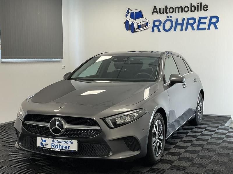 Mountaingrau met. Gebraucht 2022 Mercedes A200 Style Limousine | 22.990 € (Guter Preis) - Bild 1/4
