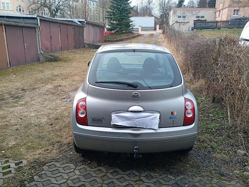 Gebraucht Nissan Micra 65 PS (47 kW) 2010 Silber Kleinwagen