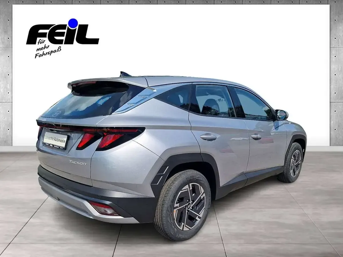 Neu Hyundai Tucson Select 150 PS (110 kW) 2026 Shimmering silver SUV