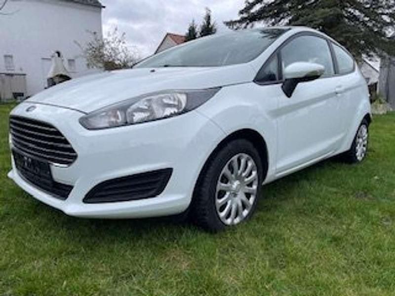Gebraucht Ford Fiesta Trend 60 PS (44 kW) 2014 Weiß Kleinwagen