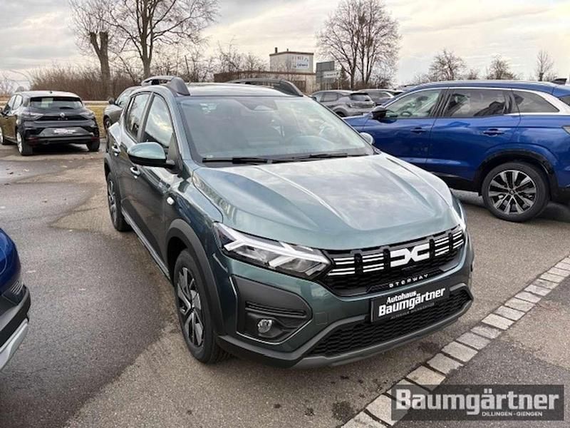 Neu Dacia Sandero Expression 91 PS (66 kW) 2025 Zedergrün metallic Kleinwagen