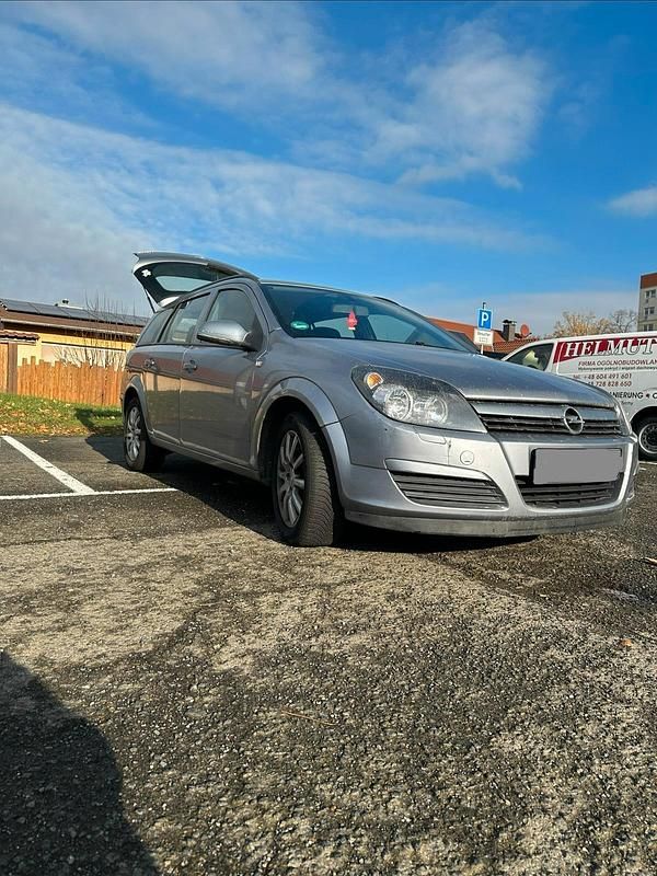 Grau Gebraucht 2004 Opel Astra Kombi | 900 € (Superpreis) - Bild 1/4