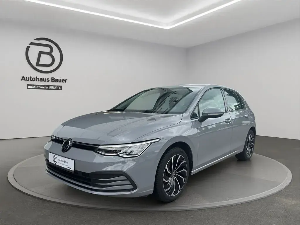 Gebraucht VW Golf VIII Life 110 PS (80 kW) 2024 Grau Limousine