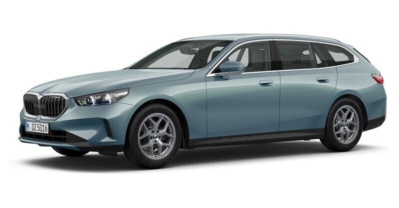 Grün Gebraucht 2024 BMW 520 Comfort Edition Kombi | 52.593 € (Guter Preis) - Bild 1/4