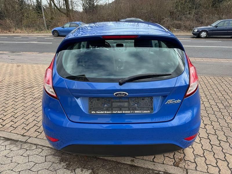 Gebraucht Ford Fiesta Trend 82 PS (60 kW) 2013 Blau Kleinwagen