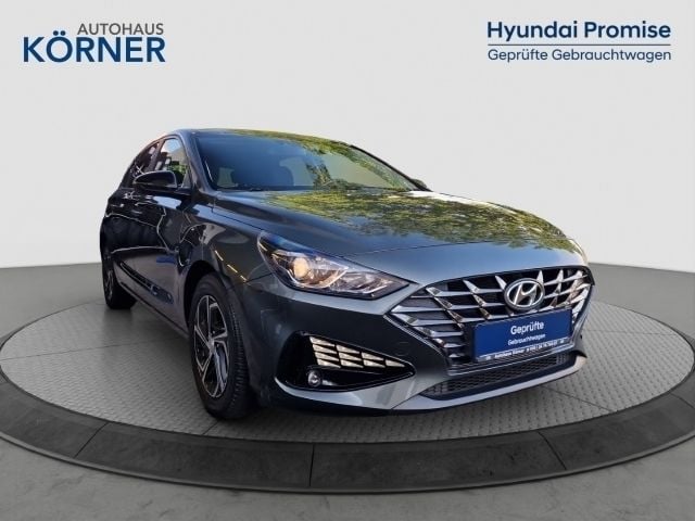 Grau Gebraucht 2021 Hyundai i30 Edition 30 Limousine | 18.900 € (Fairer Preis) - Bild 1/4
