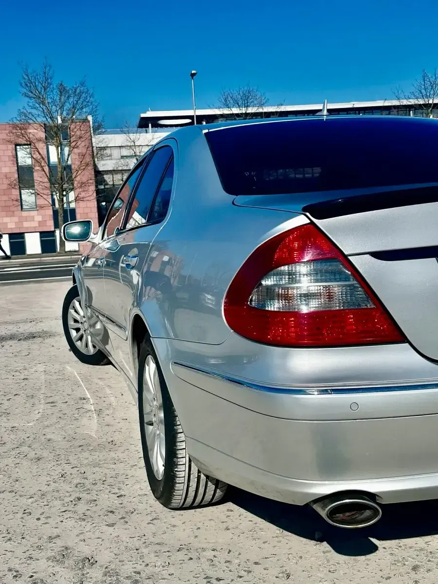 Gebraucht Mercedes E320 224 PS (164 kW) 2008 Silber Limousine