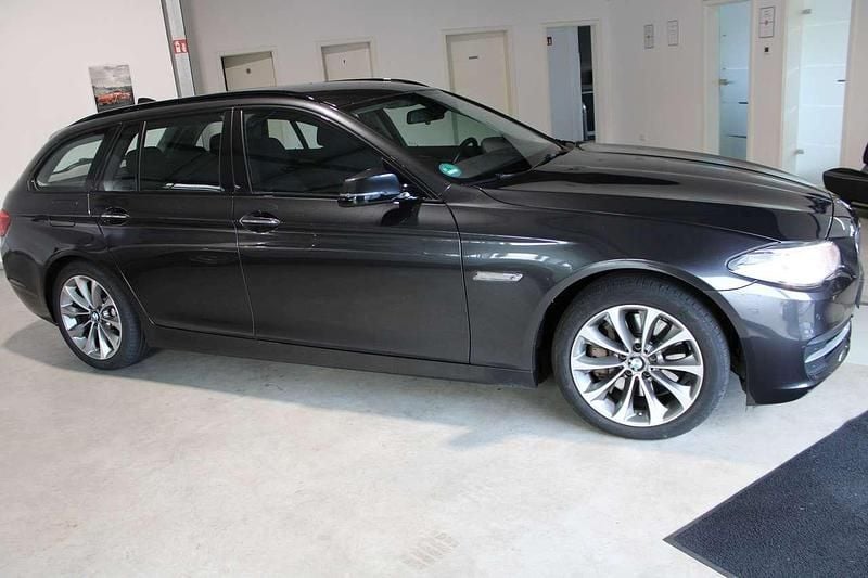 Gebraucht BMW 530 Sport Line 258 PS (189 kW) 2016 Sophistograu brillanteffekt Kombi