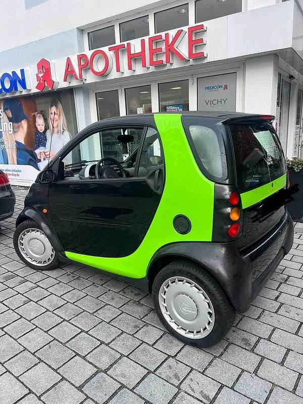 Schwarz Gebraucht 2002 Smart ForTwo Coupé Kleinwagen | 1.995 € - Bild 1/4