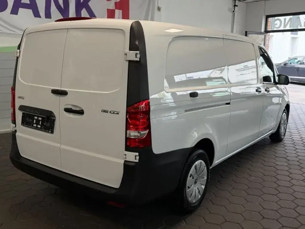 Gebraucht Mercedes Vito 163 PS (119 kW) 2021 Arktikweiss Van