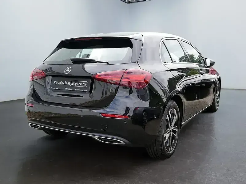 Gebraucht Mercedes A180 Progressive 136 PS (100 kW) 2025 Schwarz Limousine