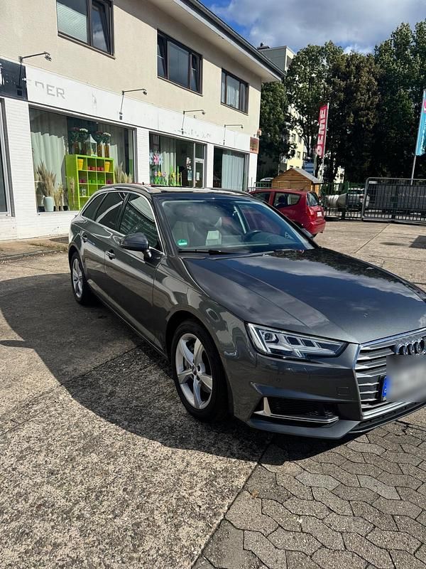 Grau Gebraucht 2019 Audi A4 Kombi | 14.900 € - Bild 1/4